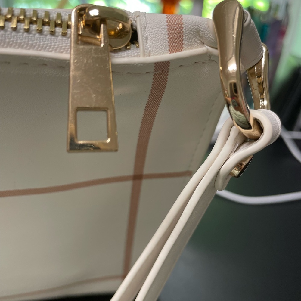 Large flat wristlet from Target - Picture 2 of 6
